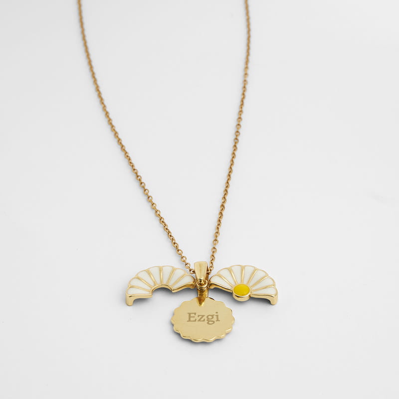 Açılır Kanatlı İsme Özel Papatya Kolye