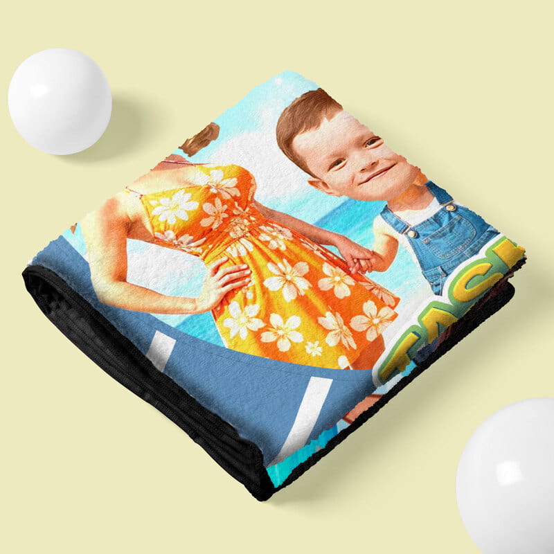 Aile Karikatür Baskılı Esprili Plaj Havlusu