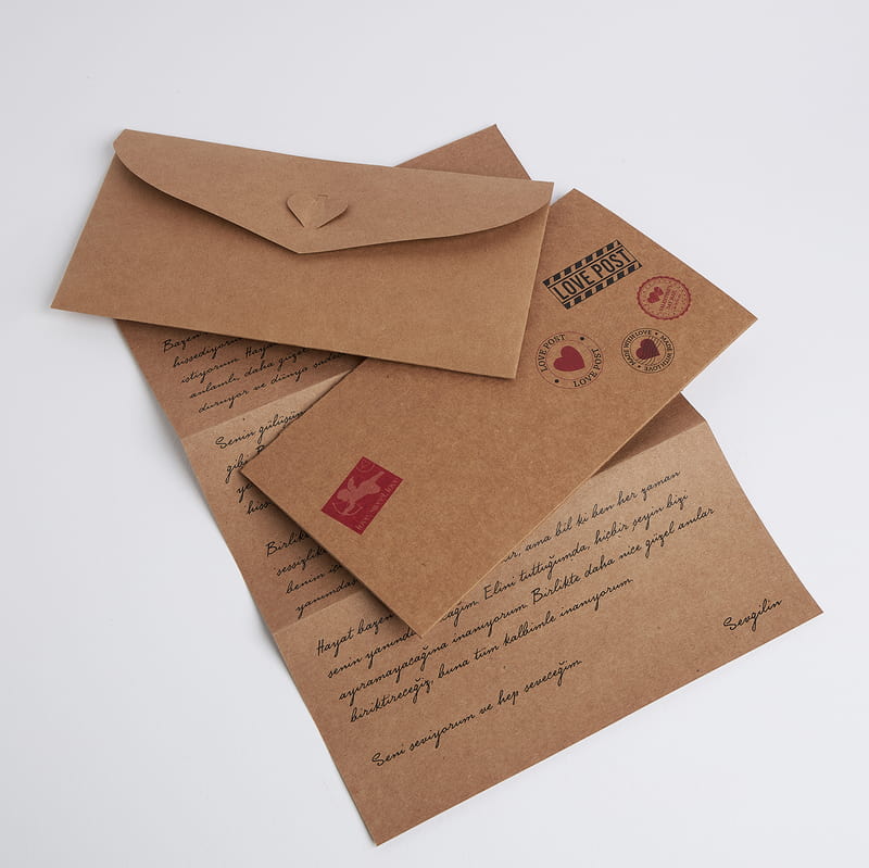 Aşkın 100 Dili Kolyeli LOVE Hediye Kutusu - Sevgiliye Mektuplu