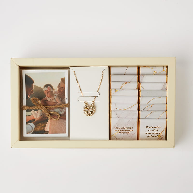 Bir Ömürlük Şans Kolyeli Fotoğraf & Çikolatalı Hediye Kutusu