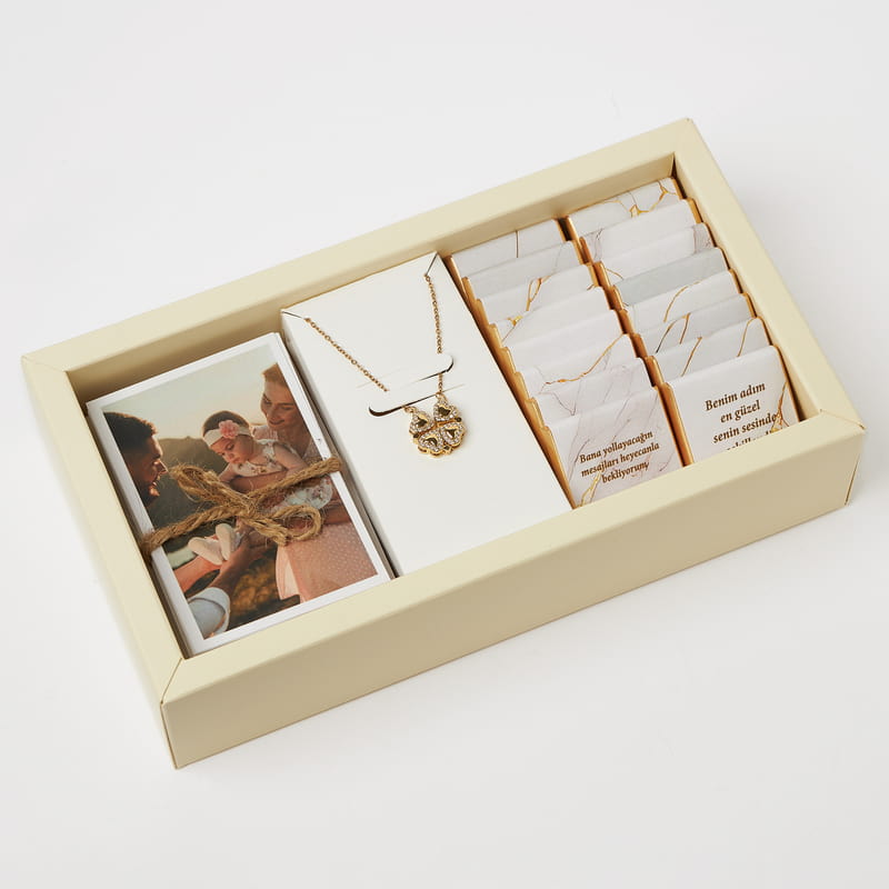 Bir Ömürlük Şans Kolyeli Fotoğraf & Çikolatalı Hediye Kutusu