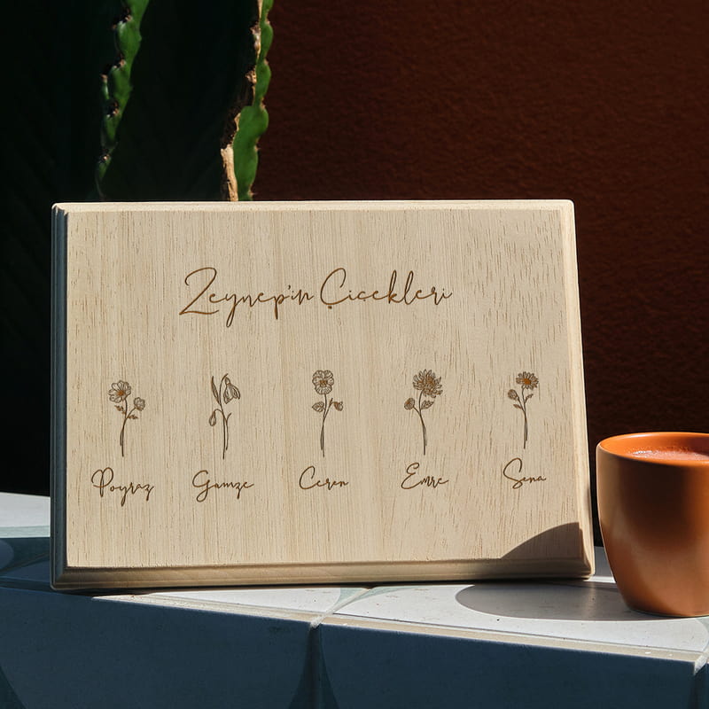 Çocuk ve Torun İsimlerinden oluşan Doğum Çiçeği Tasarımlı Natural Ahşap