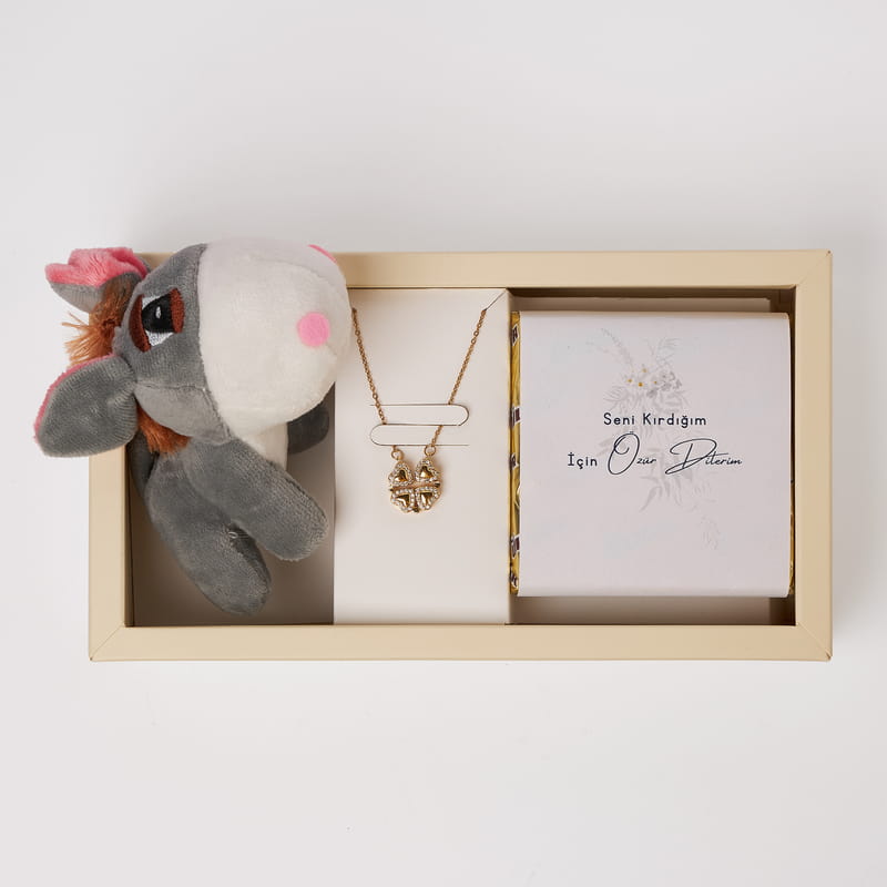 Kalbe Dönüşen Yonca Kolyeli Tatlı Özür Dilerim Kutusu