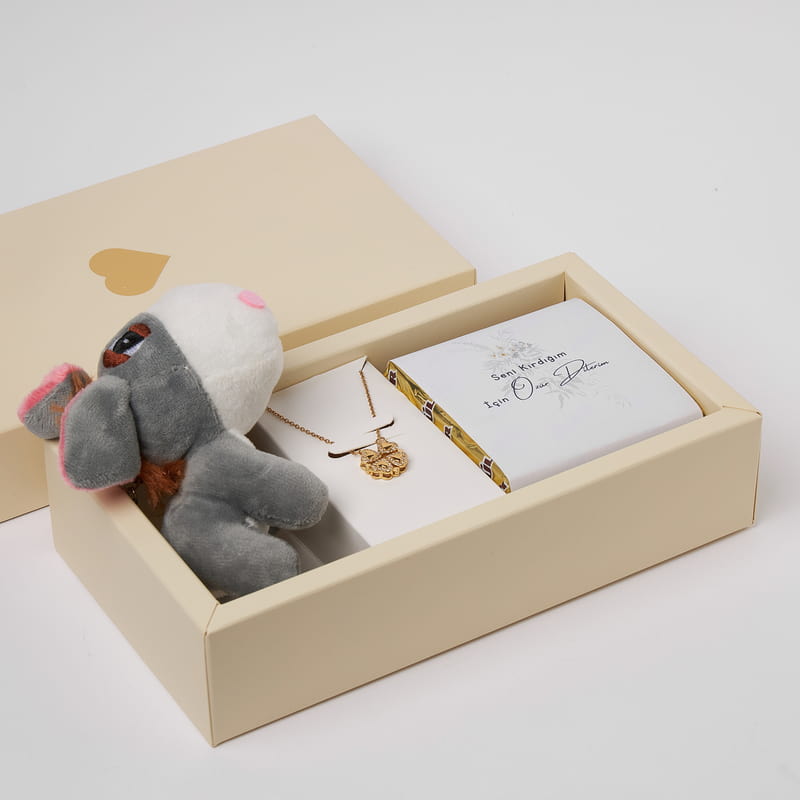 Kalbe Dönüşen Yonca Kolyeli Tatlı Özür Dilerim Kutusu