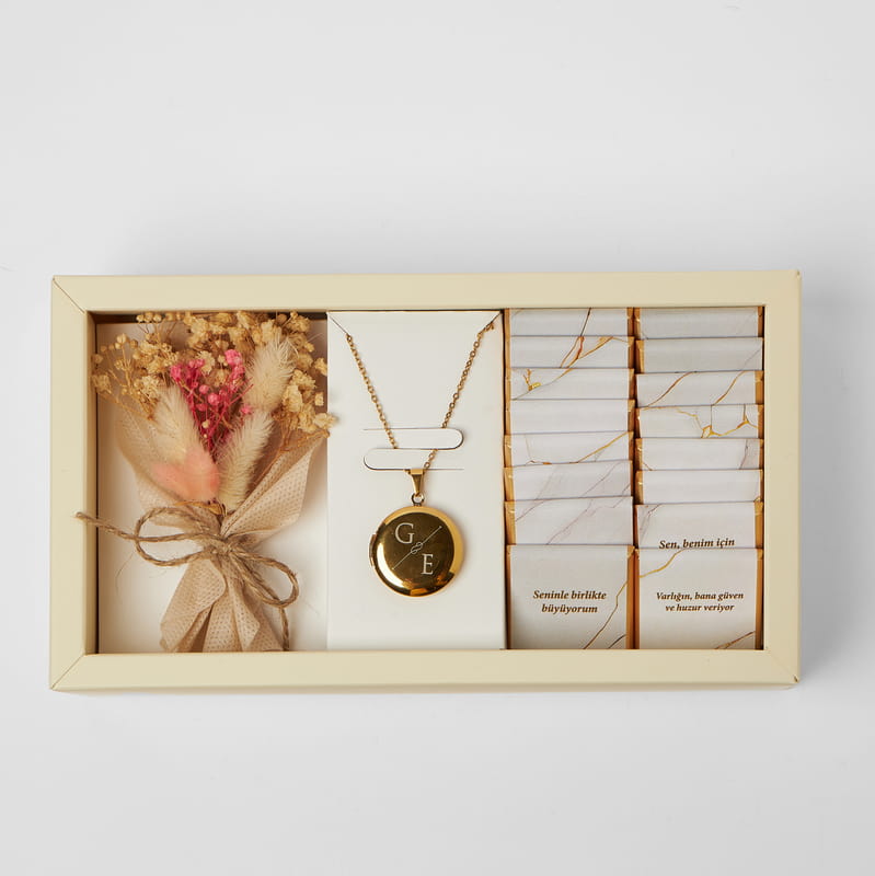 Kalbimde Saklı Fotoğraf Kolyeli Hediye Kutusu