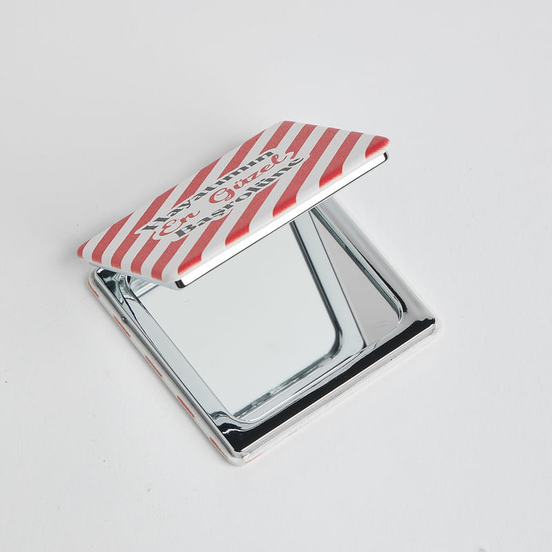 Kalbimin En Güzel Yerine 100 Dilde Aşk Kolyeli Hediye Kutusu