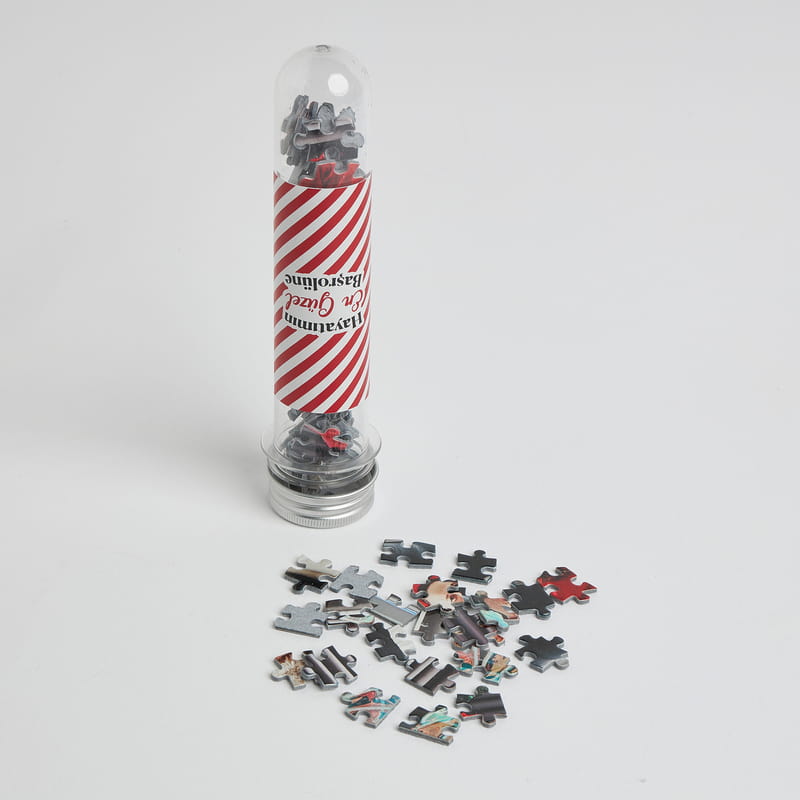 Kalbimin En Güzel Yerine 100 Dilde Aşk Kolyeli Hediye Kutusu