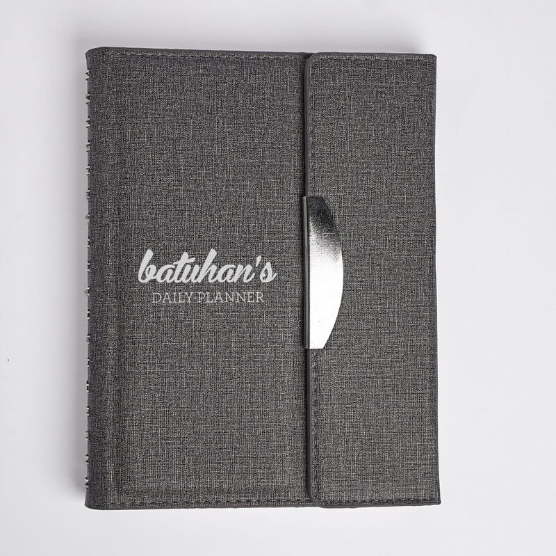 Kişiye Özel Mıknatıs Kapaklı 2026 Günlük Planlayıcı Ajanda