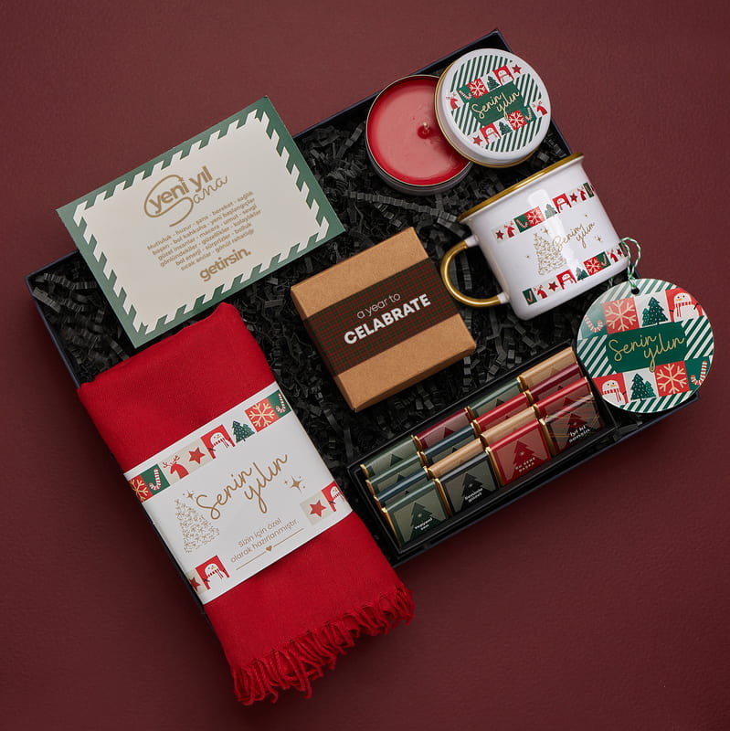 Kız Arkadaşa Senin Yılın Hediye Kutusu