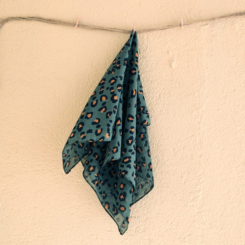 Koyu Yeşil Leopar Desenli Şık Fular