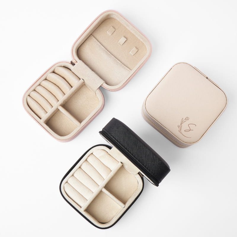 Minimal Çiçek Harfli Seyahat Takı Çantası