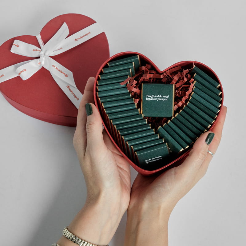 Öğretmen Sevgi Mesajlı Kalp Kutulu Çikolata