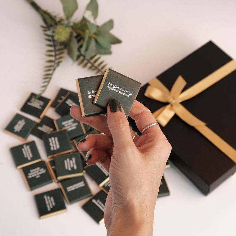 Öğretmenimi Sevmemin 32 Sebebi Çikolata Kutusu