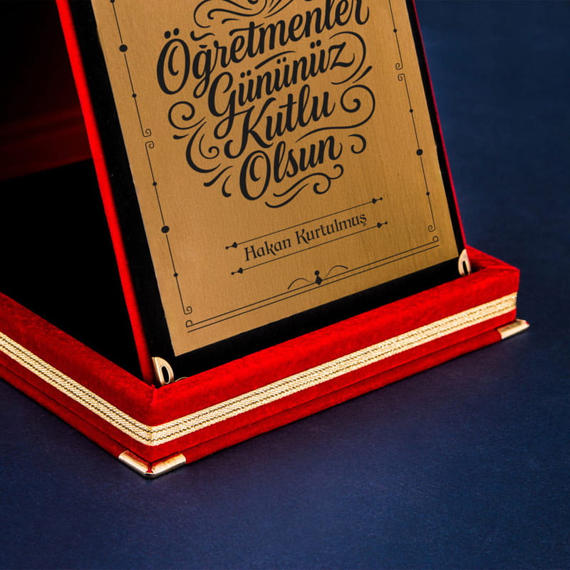 Öğretmenler Gününüz Kutlu Olsun İsimli Plaket