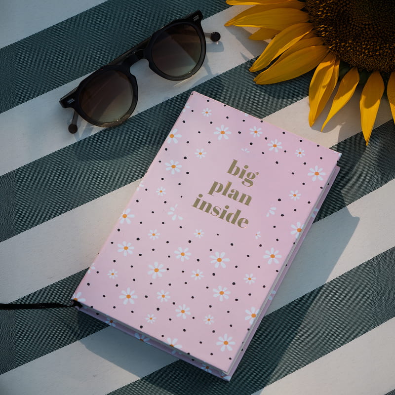 Papatya Tasarımlı Büyük Planlar Kitap Görünümlü Defter