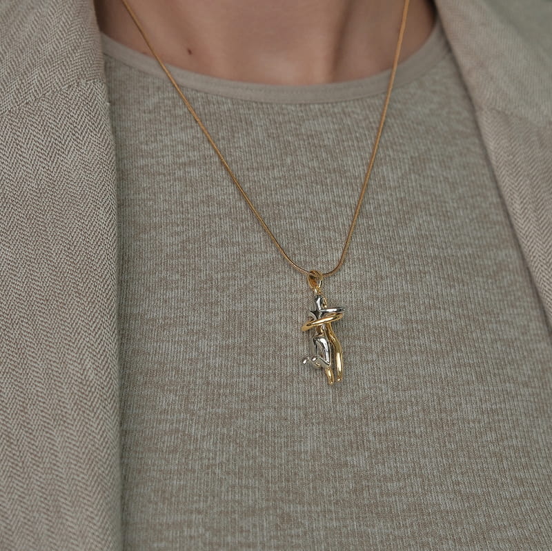 Sarılan Çiftler Tasarımlı Kolye