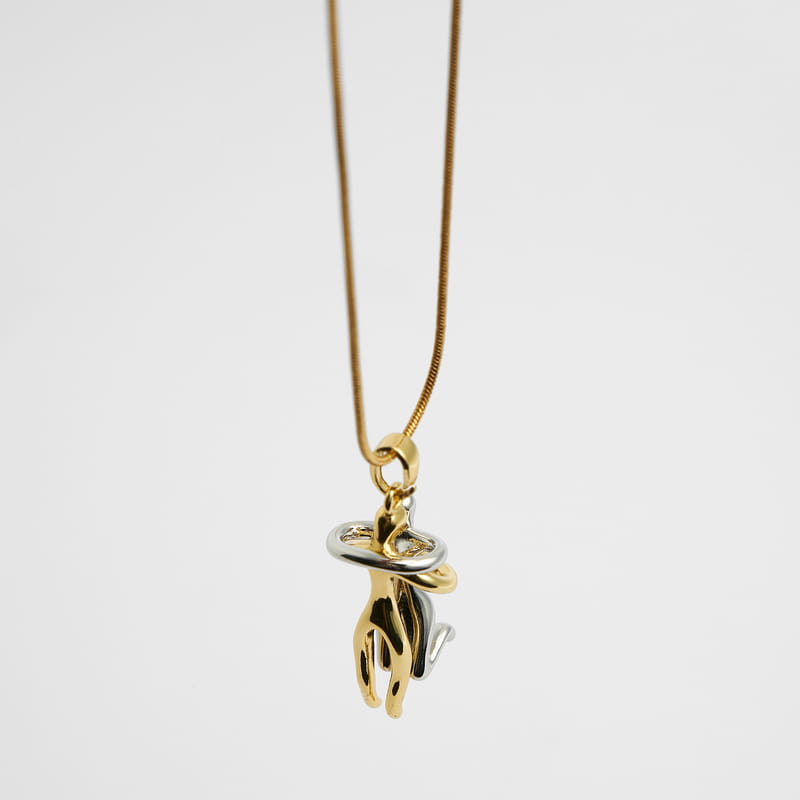 Sarılan Çiftler Tasarımlı Kolye