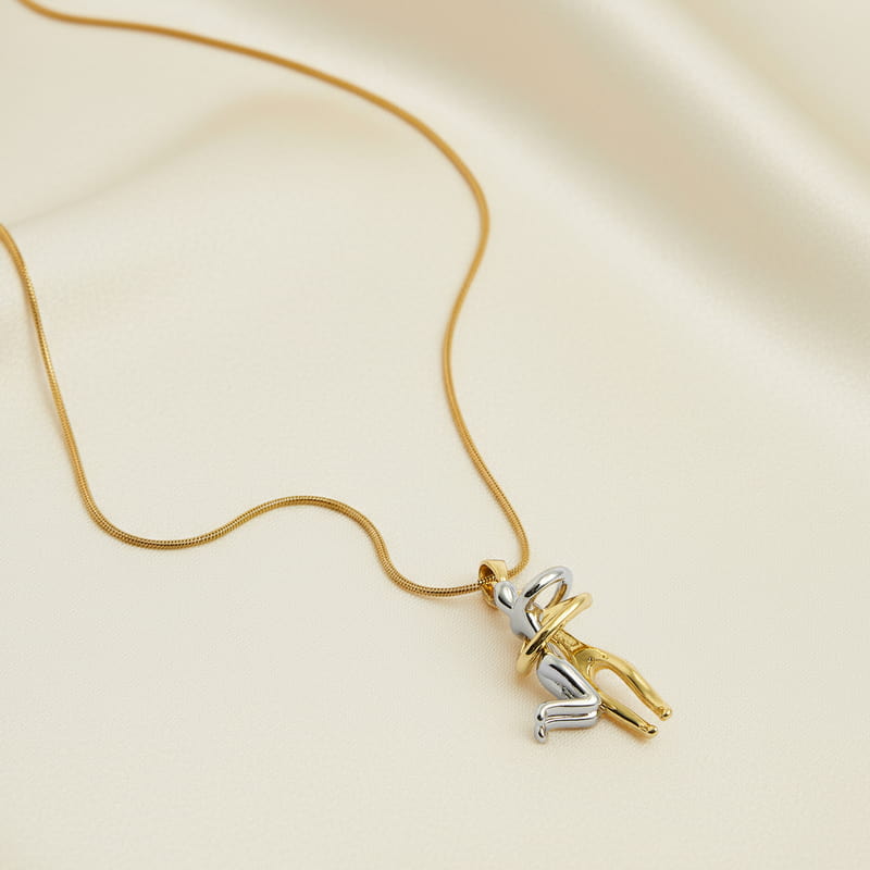 Sarılan Çiftler Tasarımlı Kolye