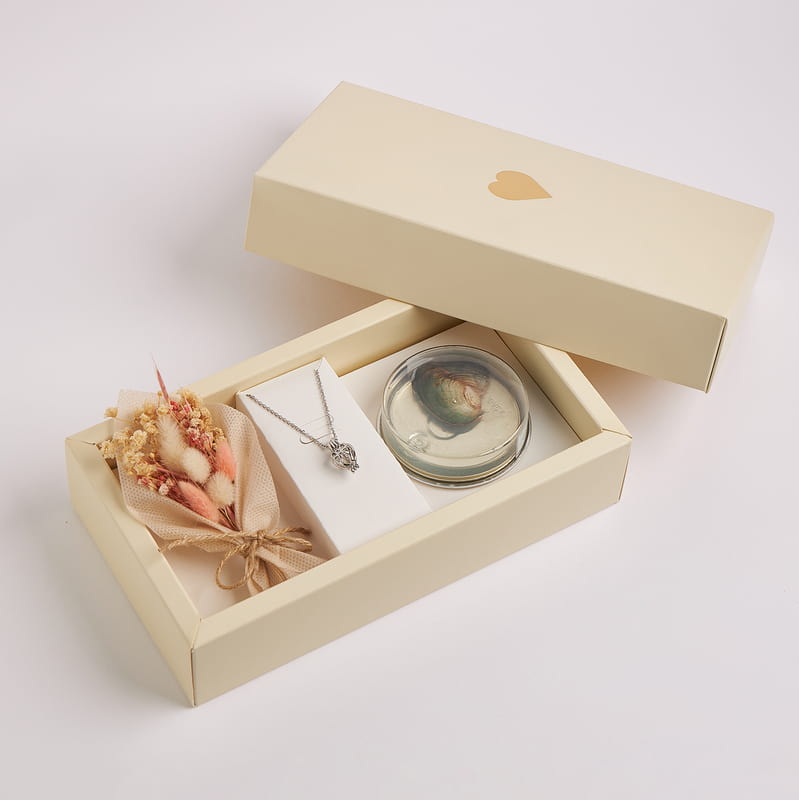 Sonsuz Aşk İncisi Kolye - Çiçek Buketli Zarif Hediye Kutusu