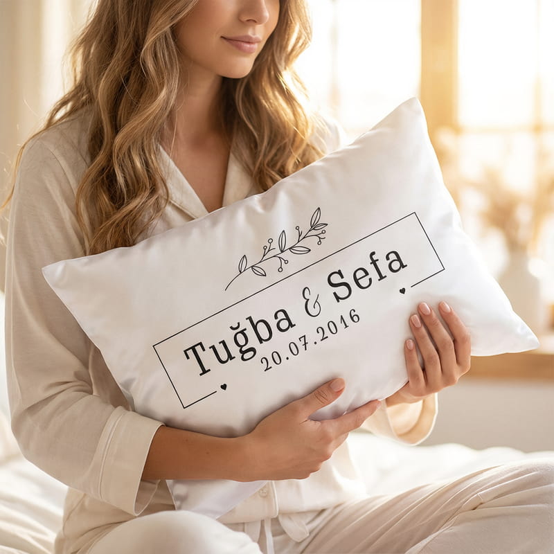 Yıl Dönümü Hediyesi İsim Yazılı Saten Yastık