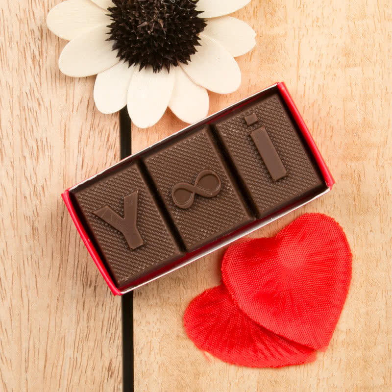 Çiftlere Özel Baş Harfli 3lü Çikolata Hediye Sepeti