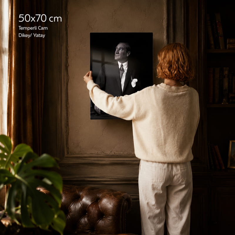 Atatürk Portre Cam Tablo - 50x70 cm