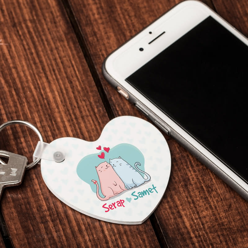 Aşık Kediler Tasarımlı Kalp Baskılı Anahtarlık