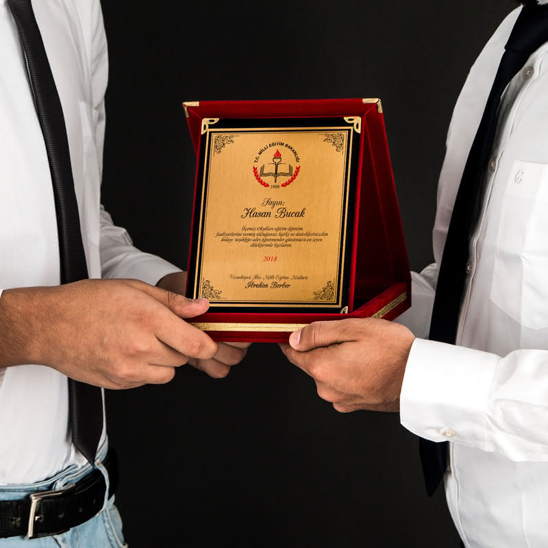 Öğretmene Hediye Milli Eğitim Logolu Kadife Plaket