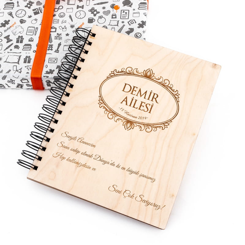 Ahşap Kapaklı Albüm Arma İçinde Aile İsmi İşlemeli
