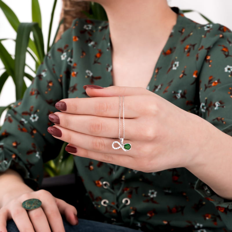 Gümüş Zümrüt Taşlı Sonsuzluk Kolye