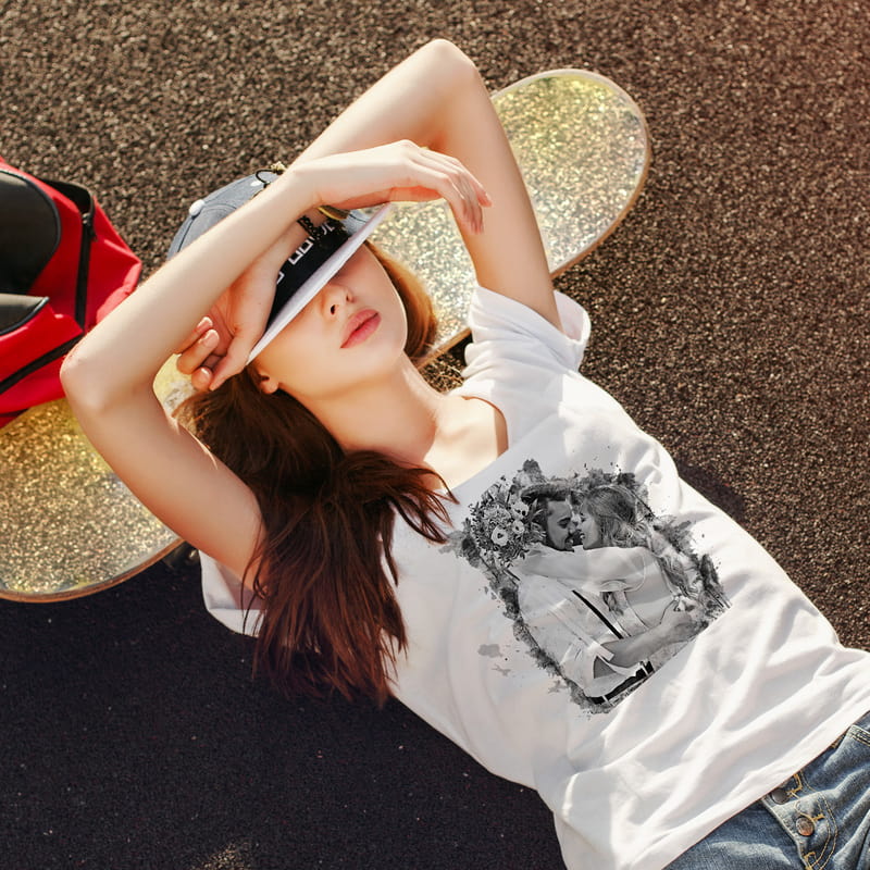 Karakalem Efektli Fotoğraf Baskılı Tişört - %100 Pamuklu Kumaş