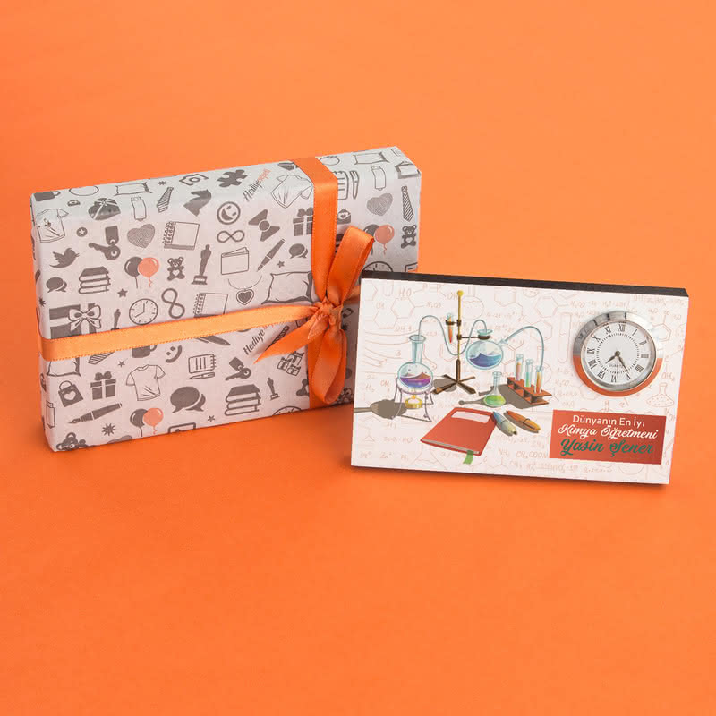 Kimya Öğretmenine Hediye Saatli Masa İsimliği