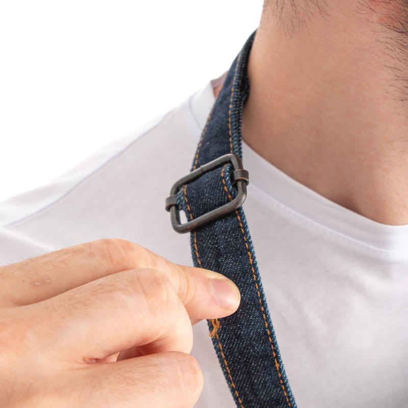 Minimal Tasarımlı Nakış İşlemeli Kot Aşçı Önlüğü