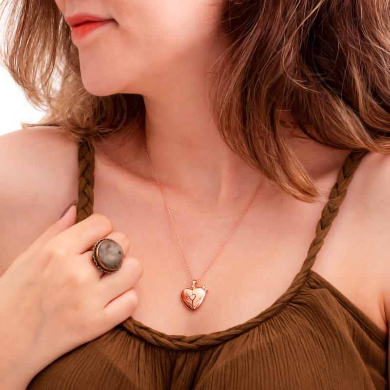 Gizli Harfli Fiyonk Kalp Gümüş Kolye