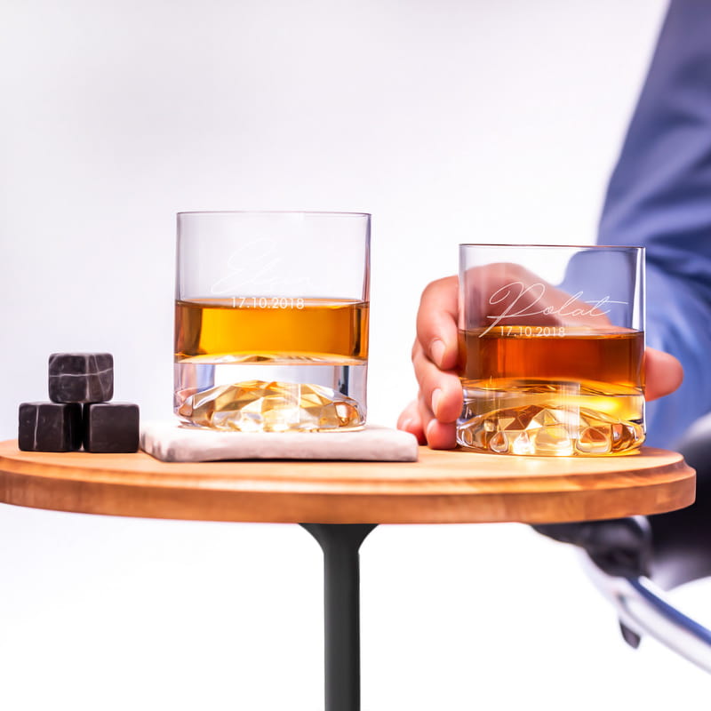 İmza Tasarımlı Ahşap Kutulu 2'li Chicago Viski Kadeh Seti