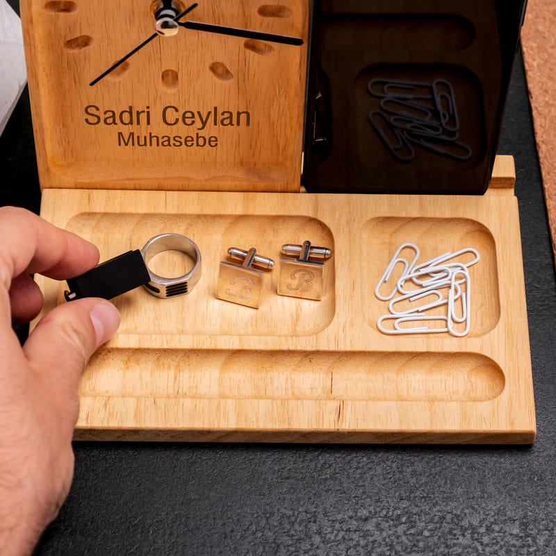 Kişiye Özel Saatli Masaüstü Ahşap Organizer
