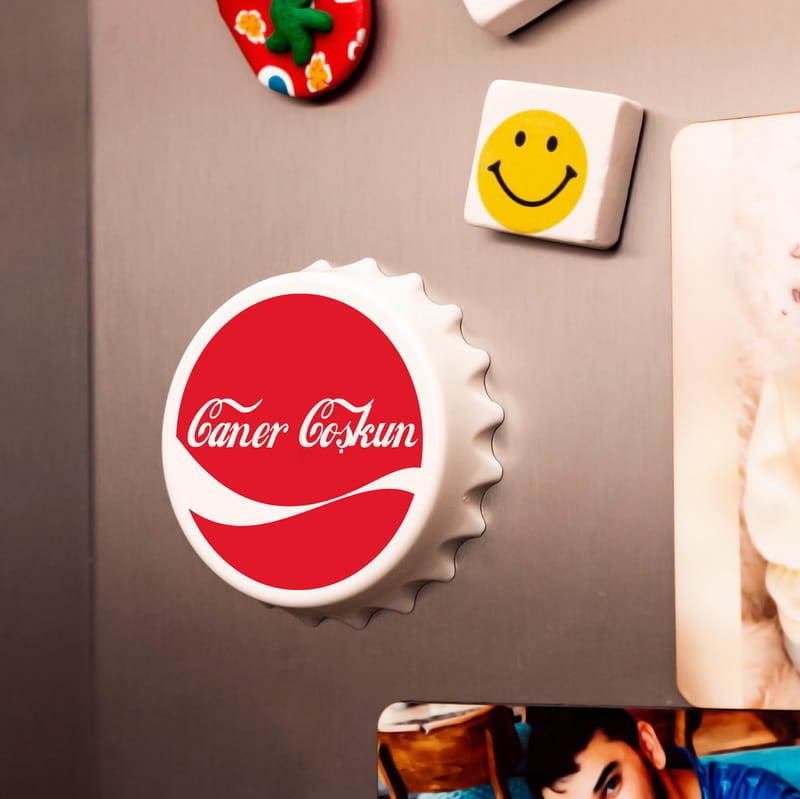 Kola Severlere Kişiye Özel Logolu Kapak Görünümlü Magnet Açacak