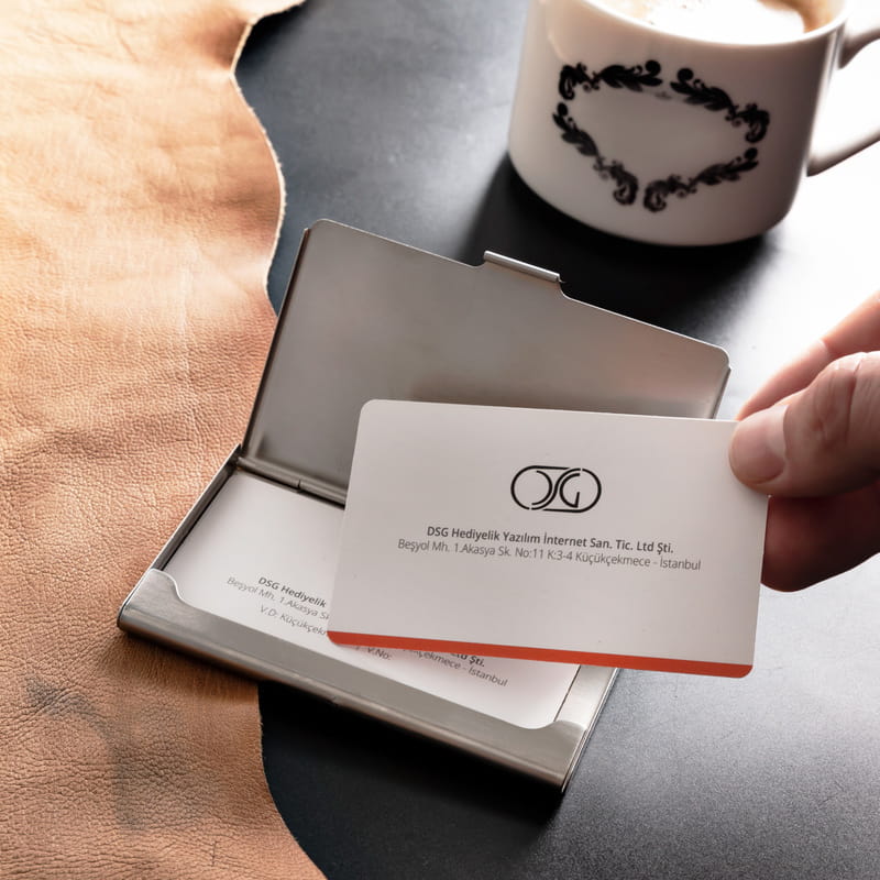 Monogram İsim Yazılı Metal Kartvizitlik
