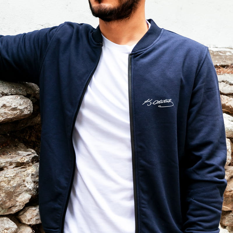 Mustafa Kemal Atatürk İmza Nakış İşlemeli Fermuarlı Sweatshirt - %100 Pamuklu Kumaş