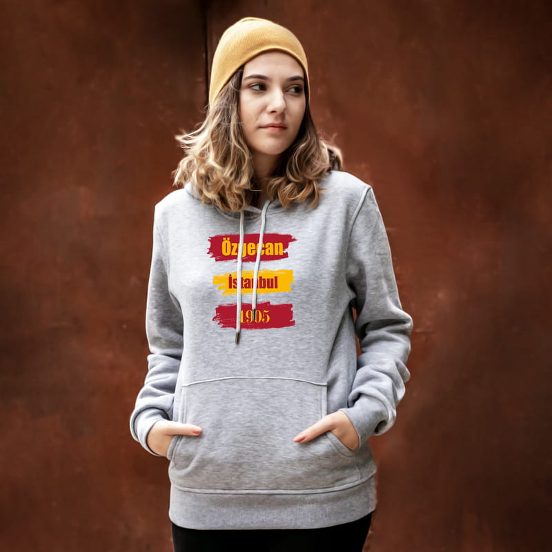 Sarı Kırmızı Baskılı İsme Özel Kapşonlu Sweatshirt - %100 Pamuklu Kumaş