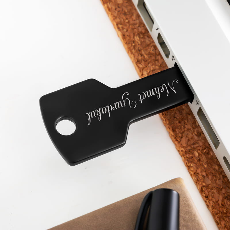 İsim Yazılı Anahtar Tasarımlı 16 gb USB Bellek