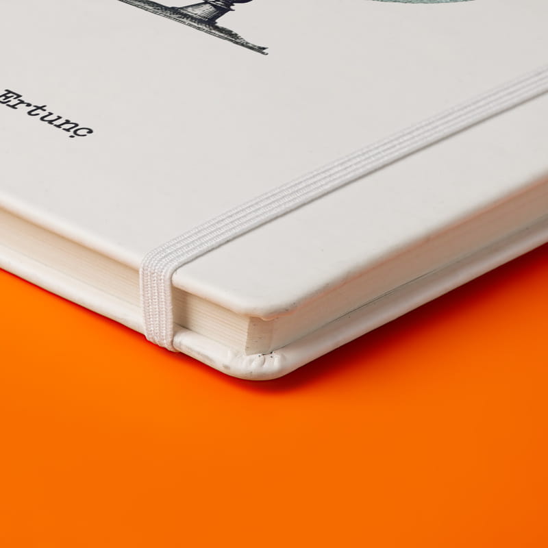 Dünya Küresi Baskılı İsme Özel Beyaz Kapaklı Not Defteri