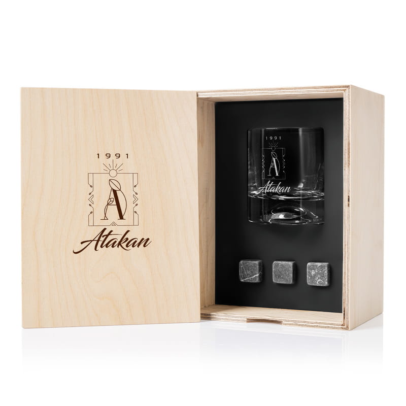 Minimal Harf İşlemeli Tarih Yazılı Ahşap Kutulu Viski Kadeh Seti