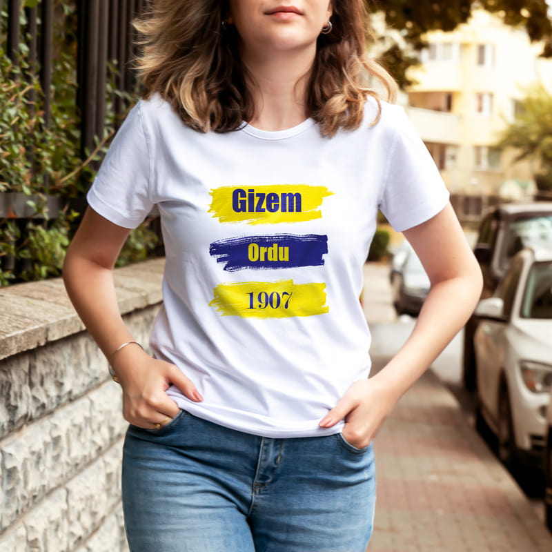 Sarı Lacivert Renkli İsim Yazılı Tişört - %100 Pamuklu Kumaş