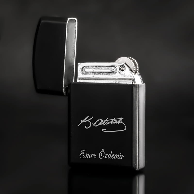 Atatürk İmzası Tasarımlı İsme Özel Hediye Siyah Çakmak