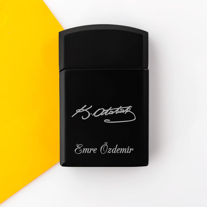 Atatürk İmzası Tasarımlı İsme Özel Hediye Siyah Çakmak