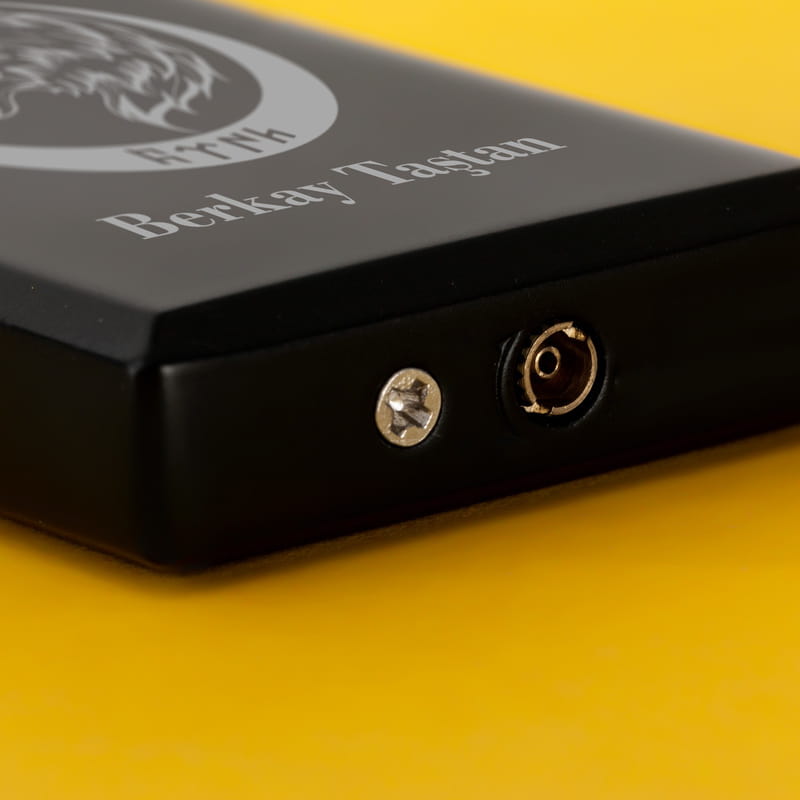 Etnik Kurt Desenli Göktürkçe İsme Özel Siyah Çakmak