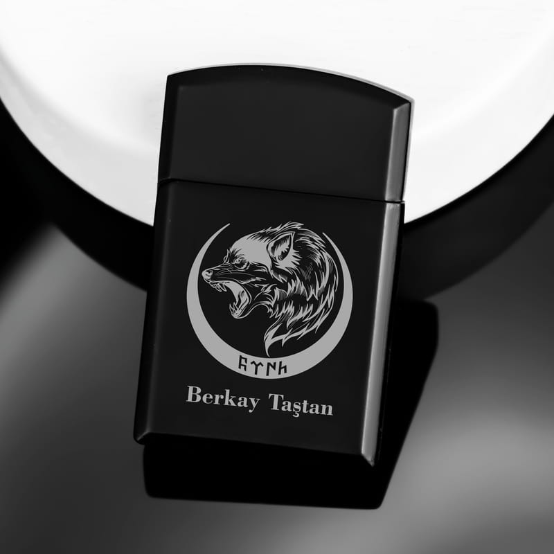 Etnik Kurt Desenli Göktürkçe İsme Özel Siyah Çakmak