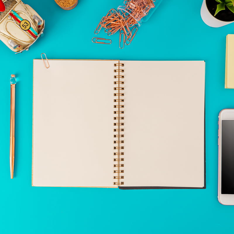 Geometrik Çiçek Tasarılı İsme Özel Ahşap Kapaklı Defter