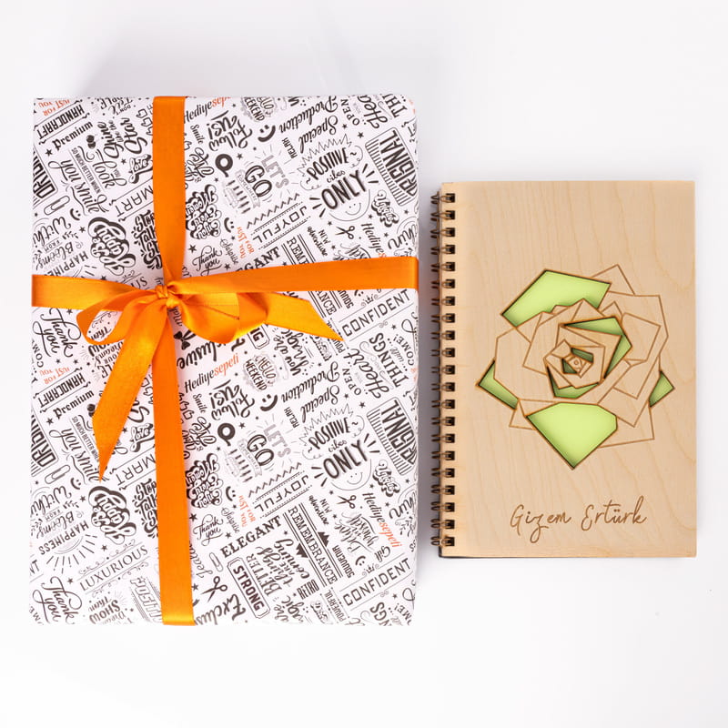 Geometrik Çiçek Tasarılı İsme Özel Ahşap Kapaklı Defter